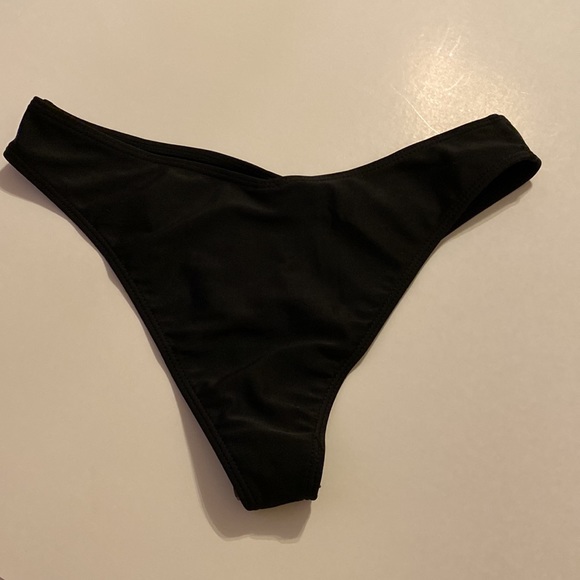 Never worn bikini bottom - Picture 2 of 3